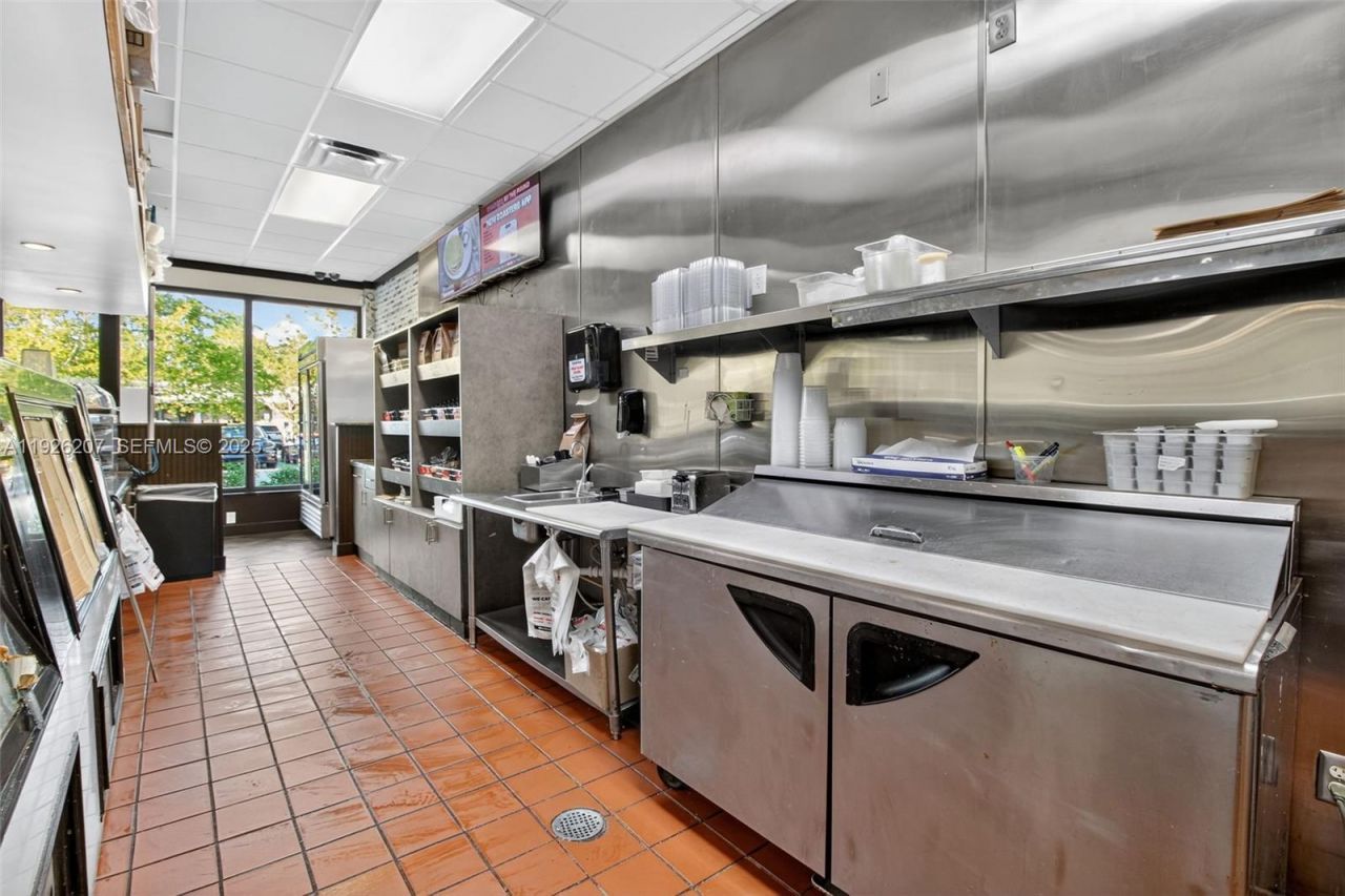 Fully Turnkey Restaurant For Sale In The Heart Of, Pinecrest, FL 33156 Photo