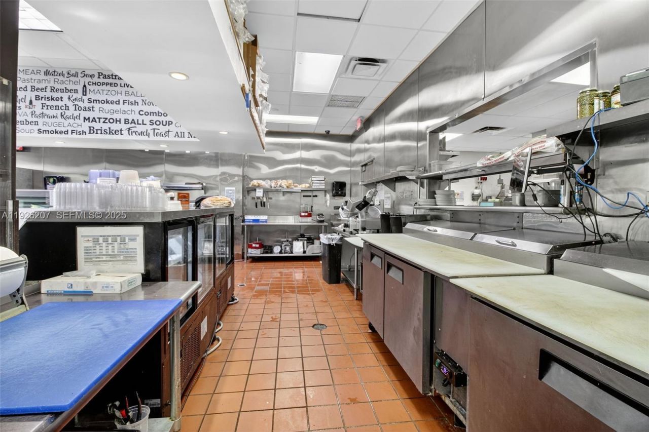 Fully Turnkey Restaurant For Sale In The Heart Of, Pinecrest, FL 33156 Photo
