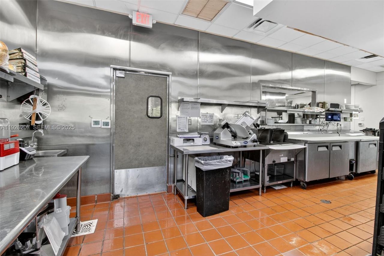 Fully Turnkey Restaurant For Sale In The Heart Of, Pinecrest, FL 33156 Photo
