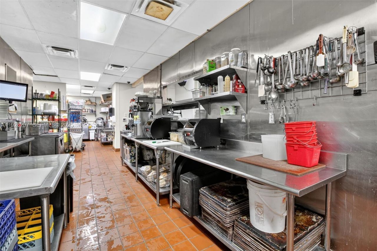 Fully Turnkey Restaurant For Sale In The Heart Of, Pinecrest, FL 33156 Photo