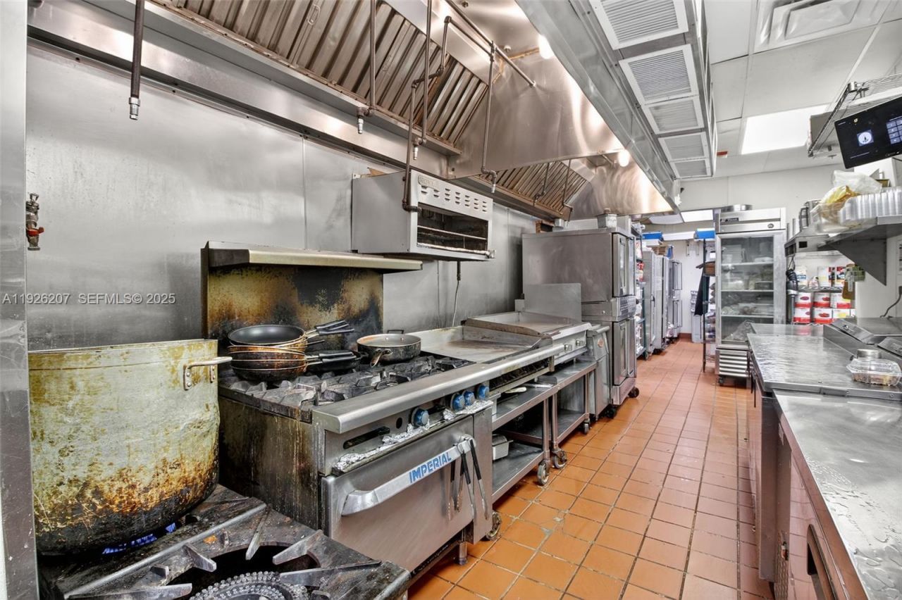 Fully Turnkey Restaurant For Sale In The Heart Of, Pinecrest, FL 33156 Photo