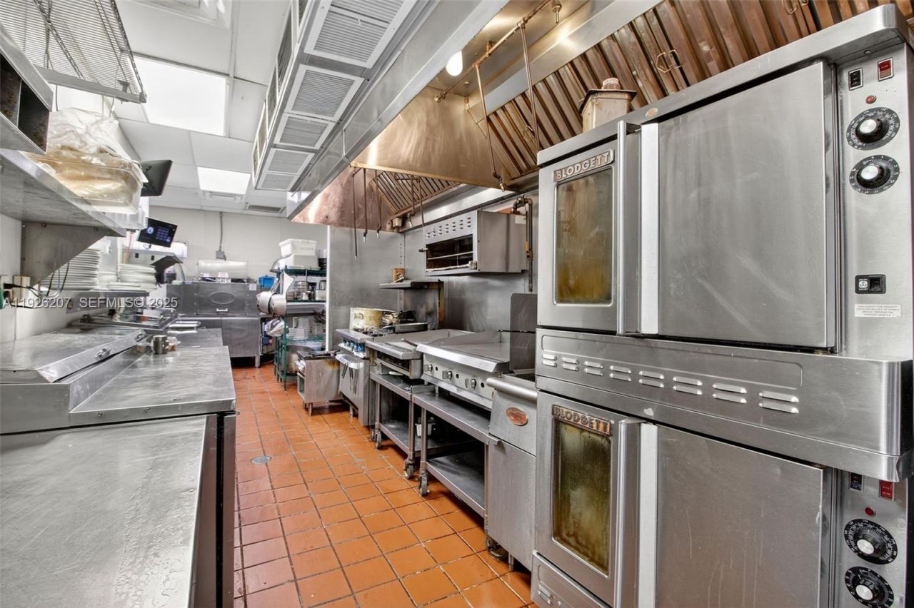 Fully Turnkey Restaurant For Sale In The Heart Of, Pinecrest, FL 33156 Photo