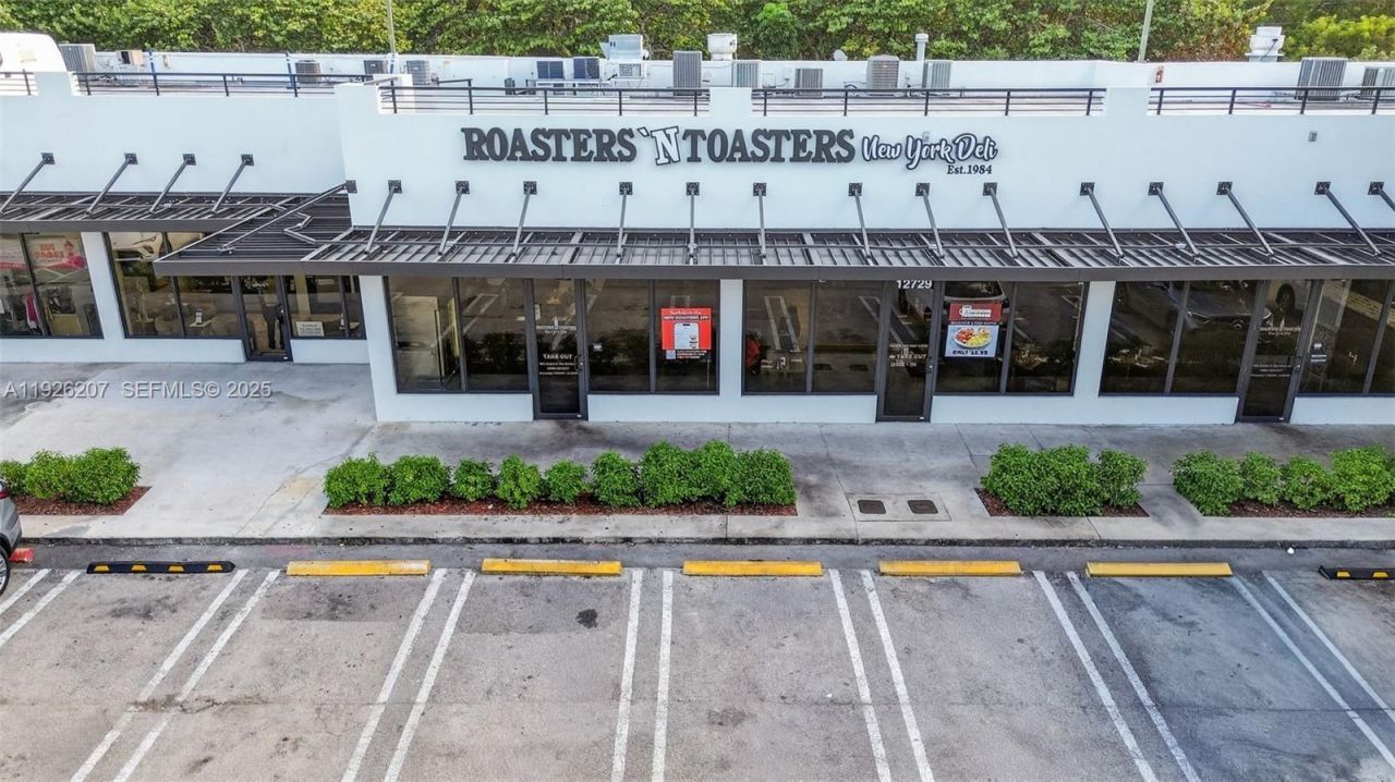 Fully Turnkey Restaurant For Sale In The Heart Of, Pinecrest, FL 33156 Photo