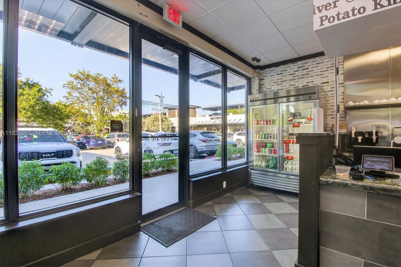 Fully Turnkey Restaurant For Sale In The Heart Of, Pinecrest, FL 33156 Photo