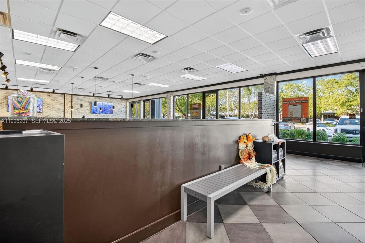 Fully Turnkey Restaurant For Sale In The Heart Of, Pinecrest, FL 33156 Photo