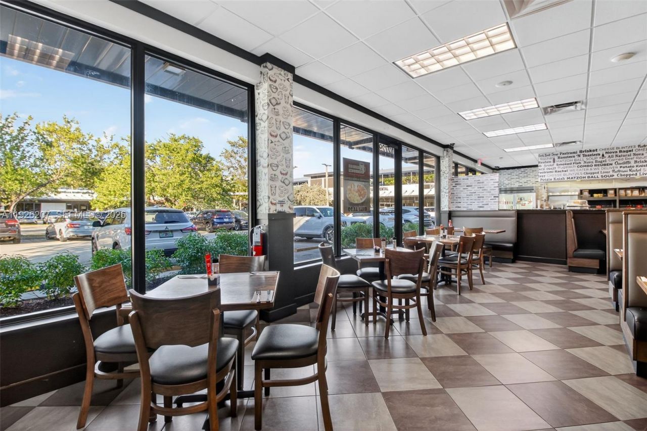 Fully Turnkey Restaurant For Sale In The Heart Of, Pinecrest, FL 33156 Photo