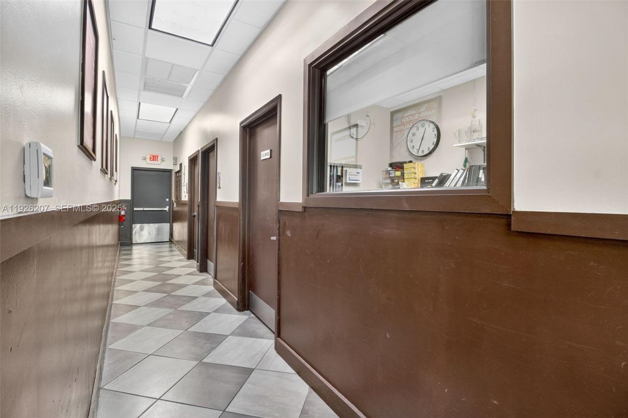 Fully Turnkey Restaurant For Sale In The Heart Of, Pinecrest, FL 33156 Photo