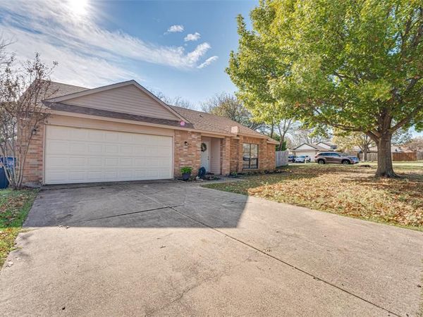 210 Wilshire Drive, Glenn Heights, TX 75154