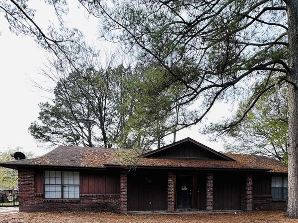 1916 Sunset Cove, Pine Bluff, AR 71603