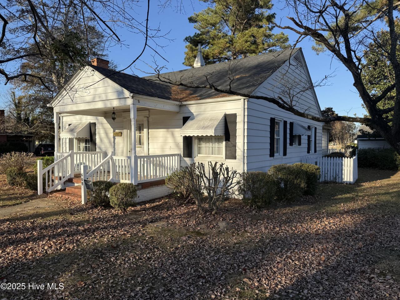 608 W Parrish Drive, Benson, NC 27504 Main Photo