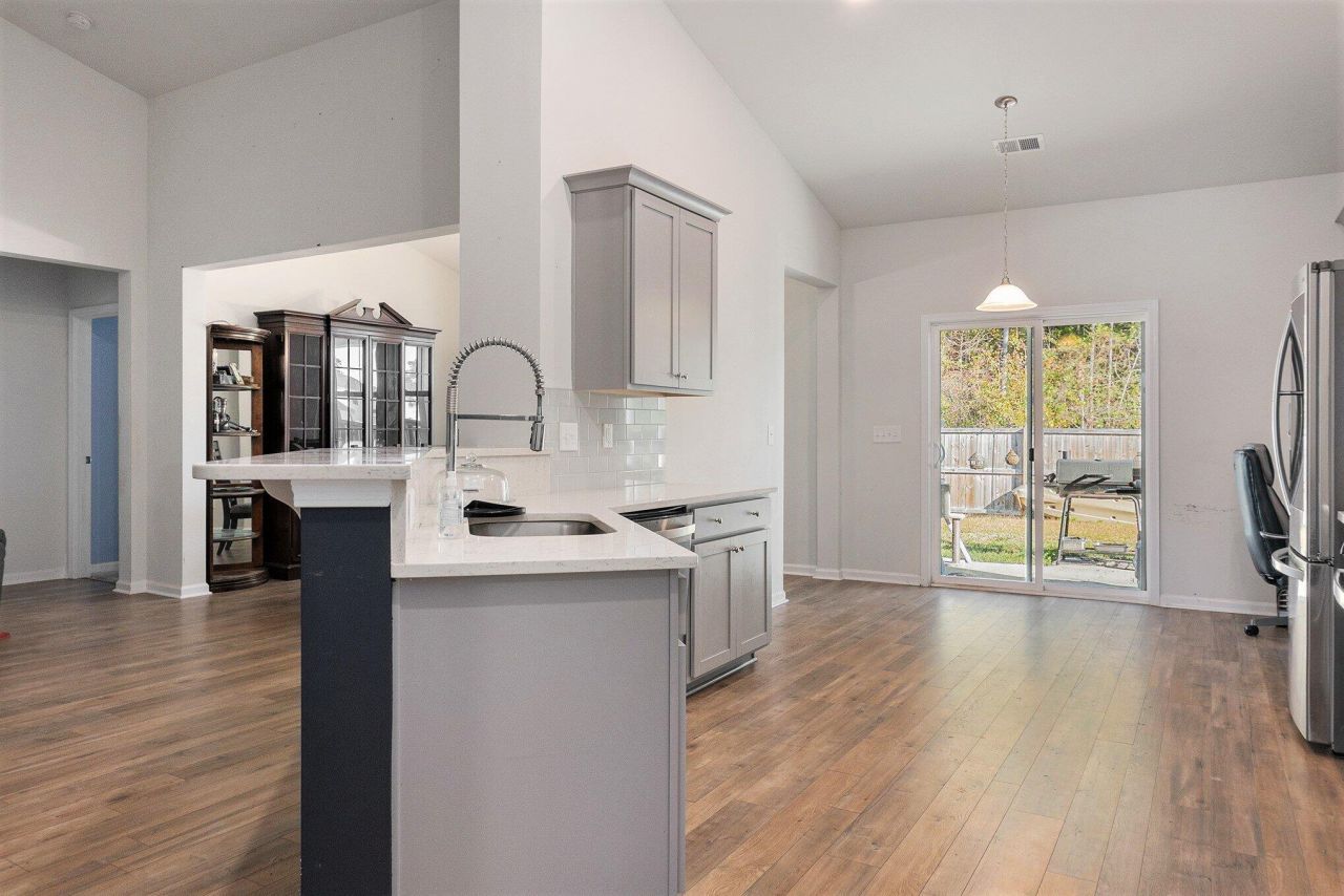 511 Squire Pope Road Photo 10