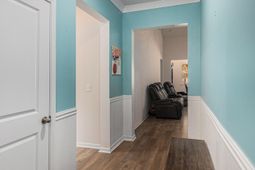 511 Squire Pope Road photo 4