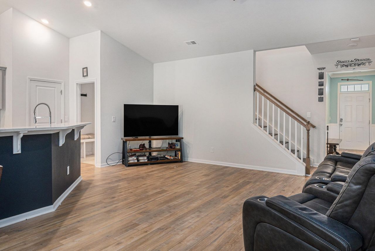 511 Squire Pope Road Photo 7