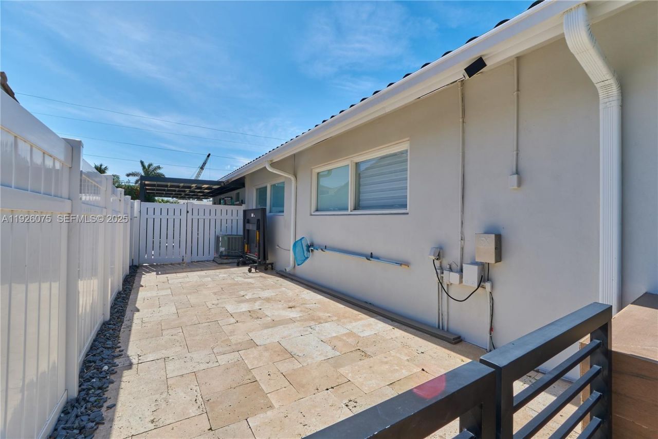 1601 SE 11th St, Fort Lauderdale, FL 33316 Photo