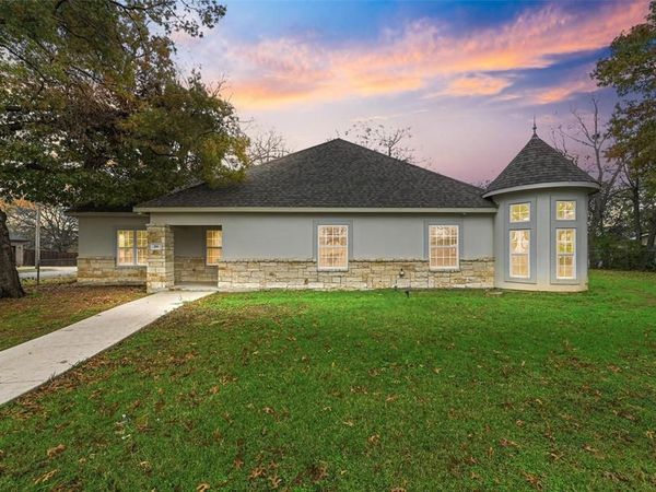 201 W Enon Avenue, Everman, TX 76140