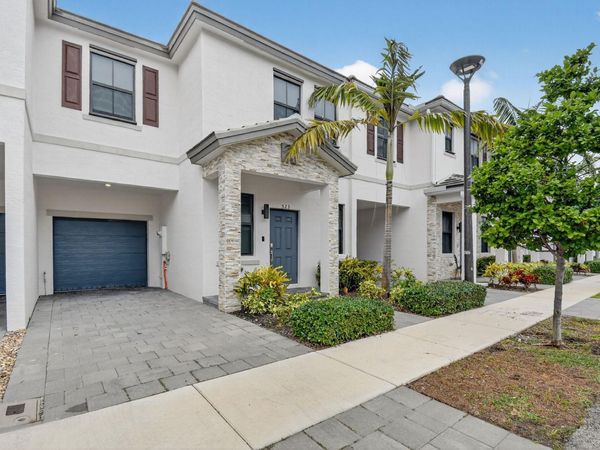 523 SW 19th Ter, Fort Lauderdale, FL 33312