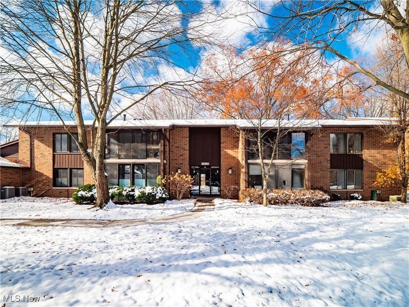 22968 Maple Ridge Road, Unit 103, North Olmsted, OH 44070 Photo 2