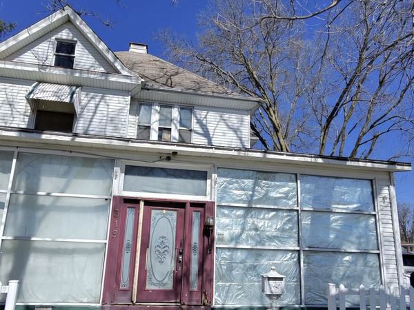 319 W Washington Street, Clinton, IL 61727