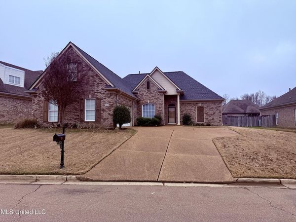 2686 Summer Knoll Drive, Southaven, MS 38672