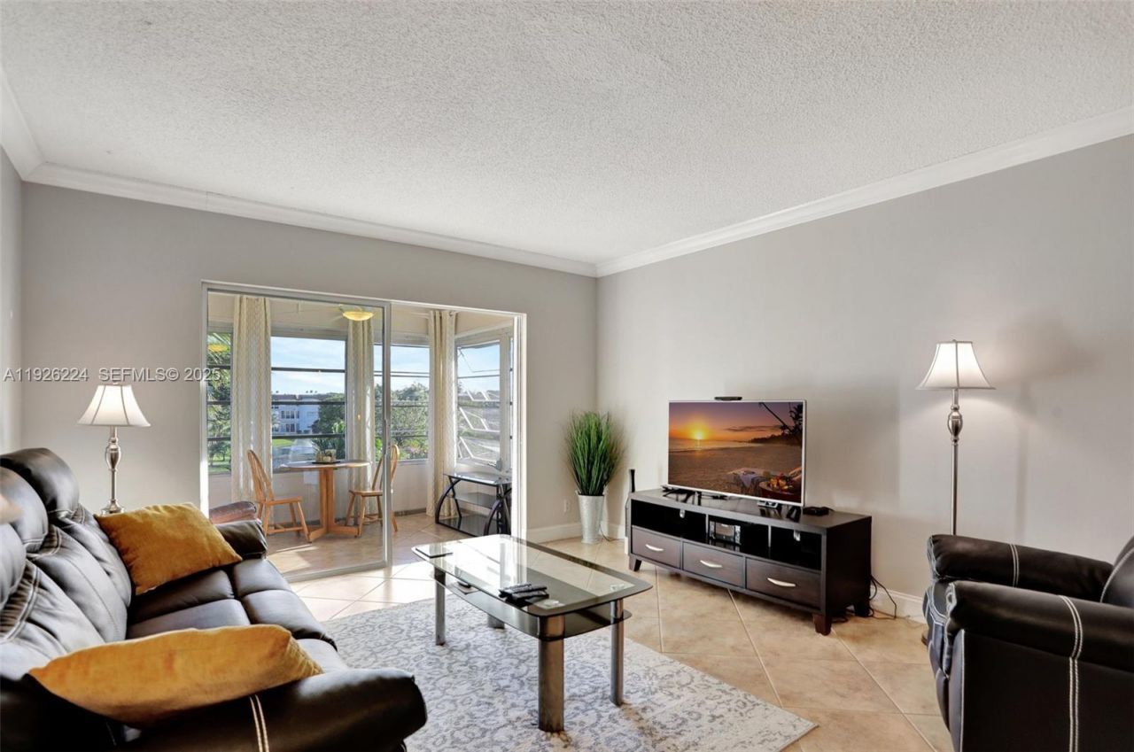 4806 NW 36th St, Unit 605, Lauderdale Lakes, FL 33319 Photo