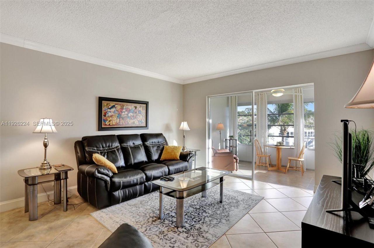 4806 NW 36th St, Unit 605, Lauderdale Lakes, FL 33319 Photo