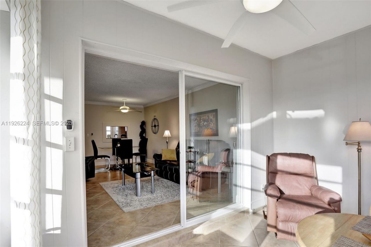 4806 NW 36th St, Unit 605, Lauderdale Lakes, FL 33319 Photo