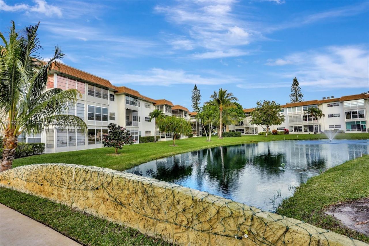 4806 NW 36th St, Unit 605, Lauderdale Lakes, FL 33319 Photo