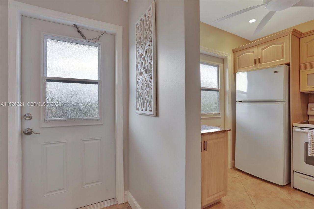 4806 NW 36th St, Unit 605, Lauderdale Lakes, FL 33319 Photo