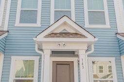 143 Crescent Way photo 4