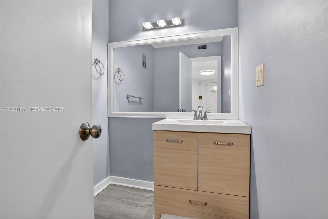 9703 N New River Canal Rd, Unit 103, Plantation, FL 33324 Photo