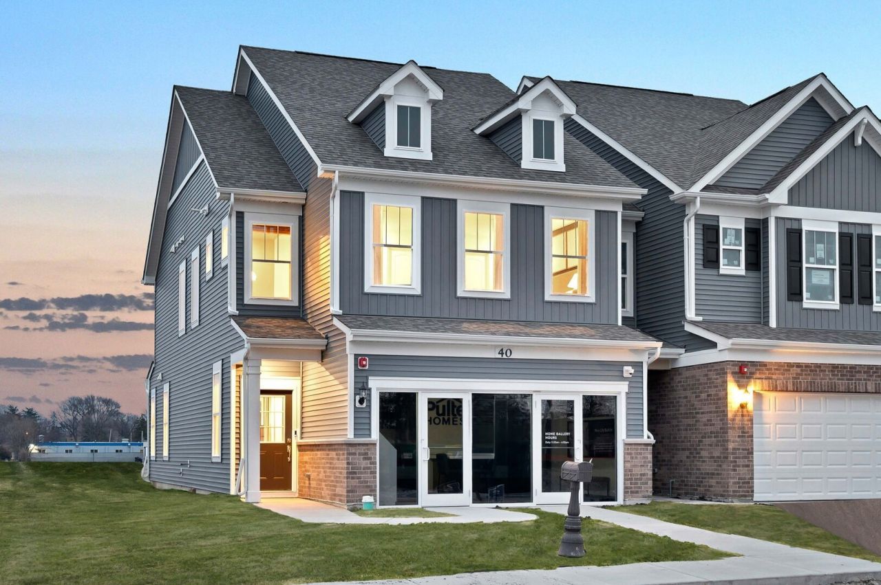 57 Weirich Way, Unit 78001, Batavia, IL 60510 Main Photo