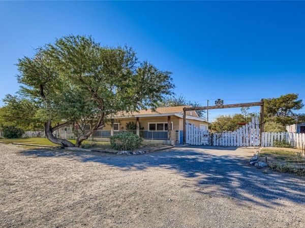 1233 Comstock Drive, Las Vegas, NV 89106