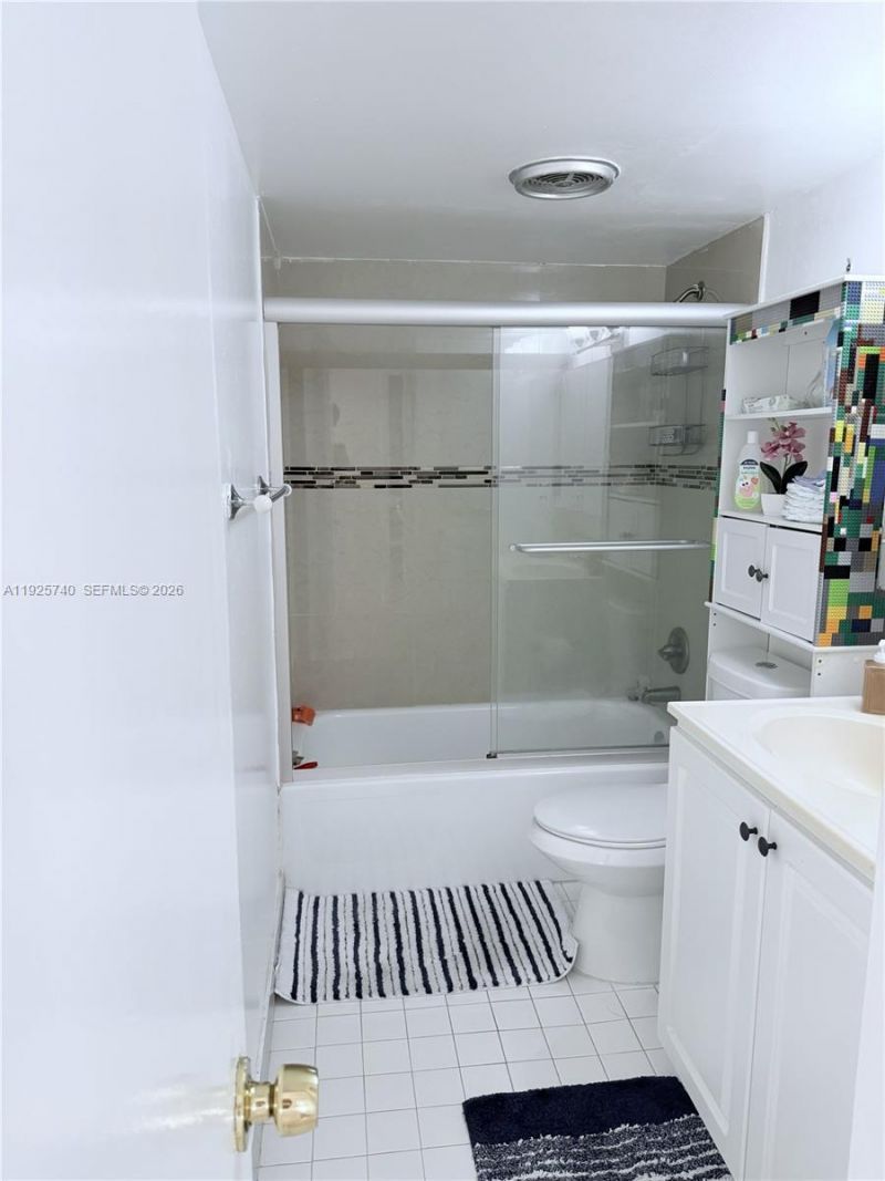 401 Golden Isles Dr, Unit 512, Hallandale Beach, FL 33009 Photo