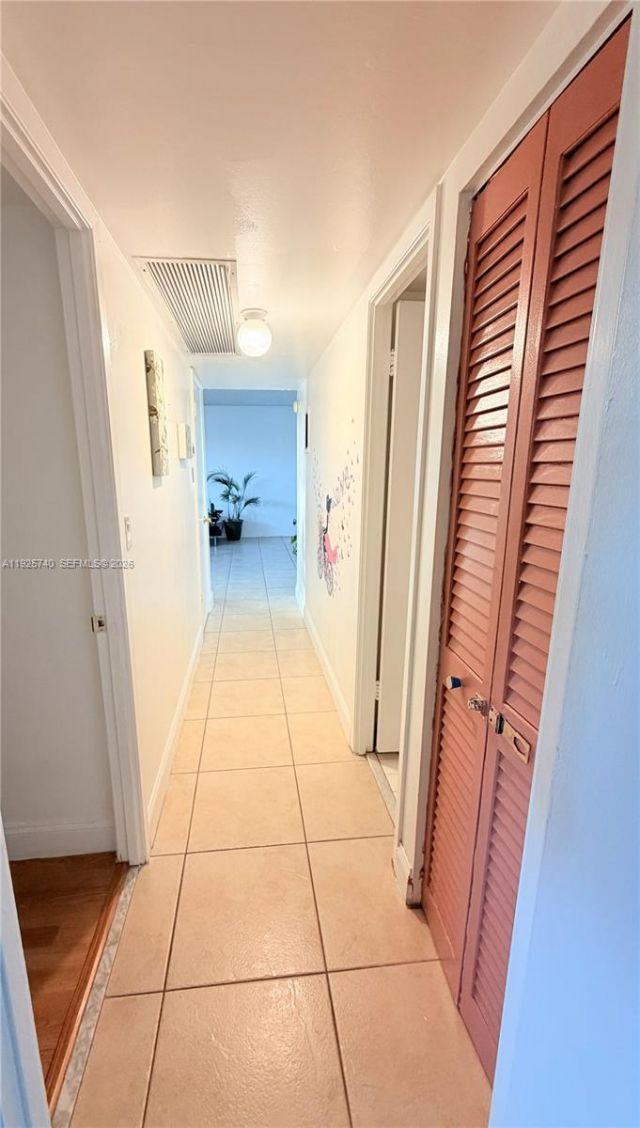 401 Golden Isles Dr, Unit 512, Hallandale Beach, FL 33009 Photo
