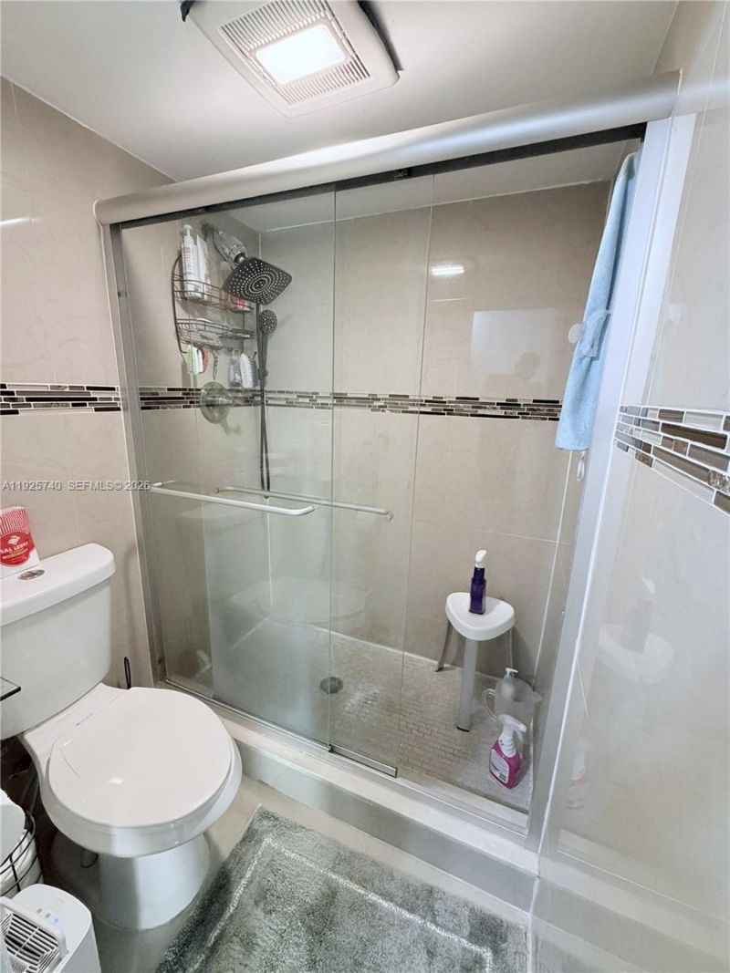 401 Golden Isles Dr, Unit 512, Hallandale Beach, FL 33009 Photo