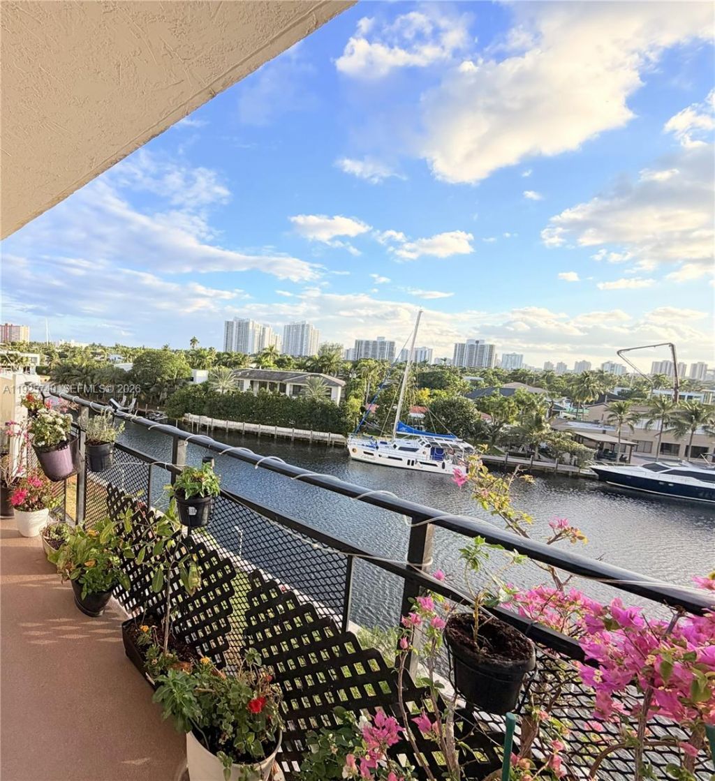 401 Golden Isles Dr, Unit 512, Hallandale Beach, FL 33009 Photo