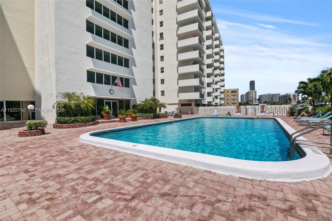 401 Golden Isles Dr, Unit 512, Hallandale Beach, FL 33009 Photo