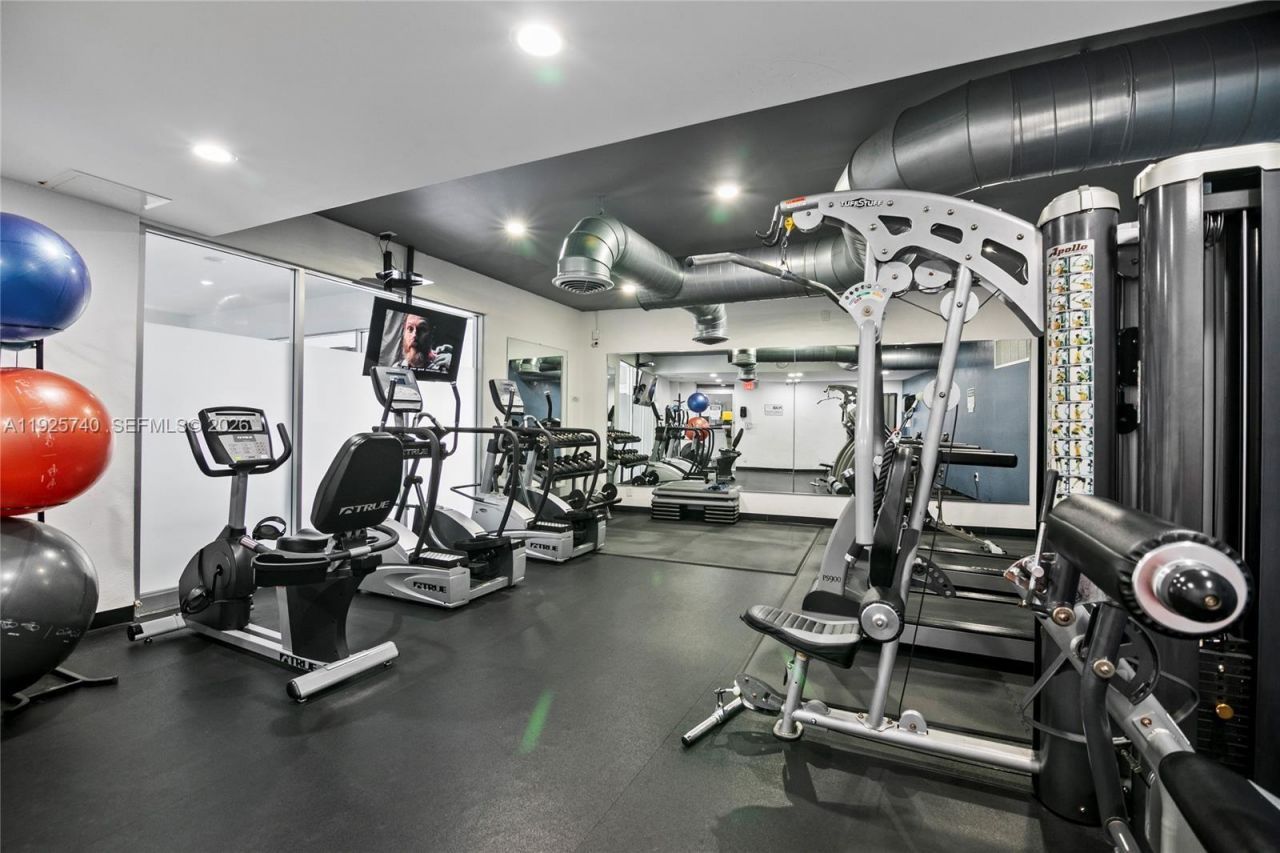 401 Golden Isles Dr, Unit 512, Hallandale Beach, FL 33009 Photo