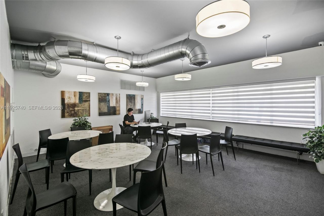 401 Golden Isles Dr, Unit 512, Hallandale Beach, FL 33009 Photo