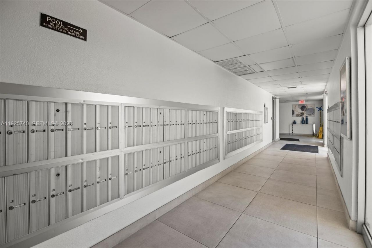 401 Golden Isles Dr, Unit 512, Hallandale Beach, FL 33009 Photo