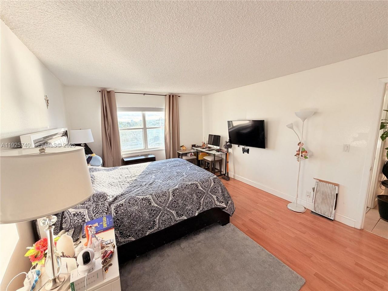 401 Golden Isles Dr, Unit 512, Hallandale Beach, FL 33009 Photo