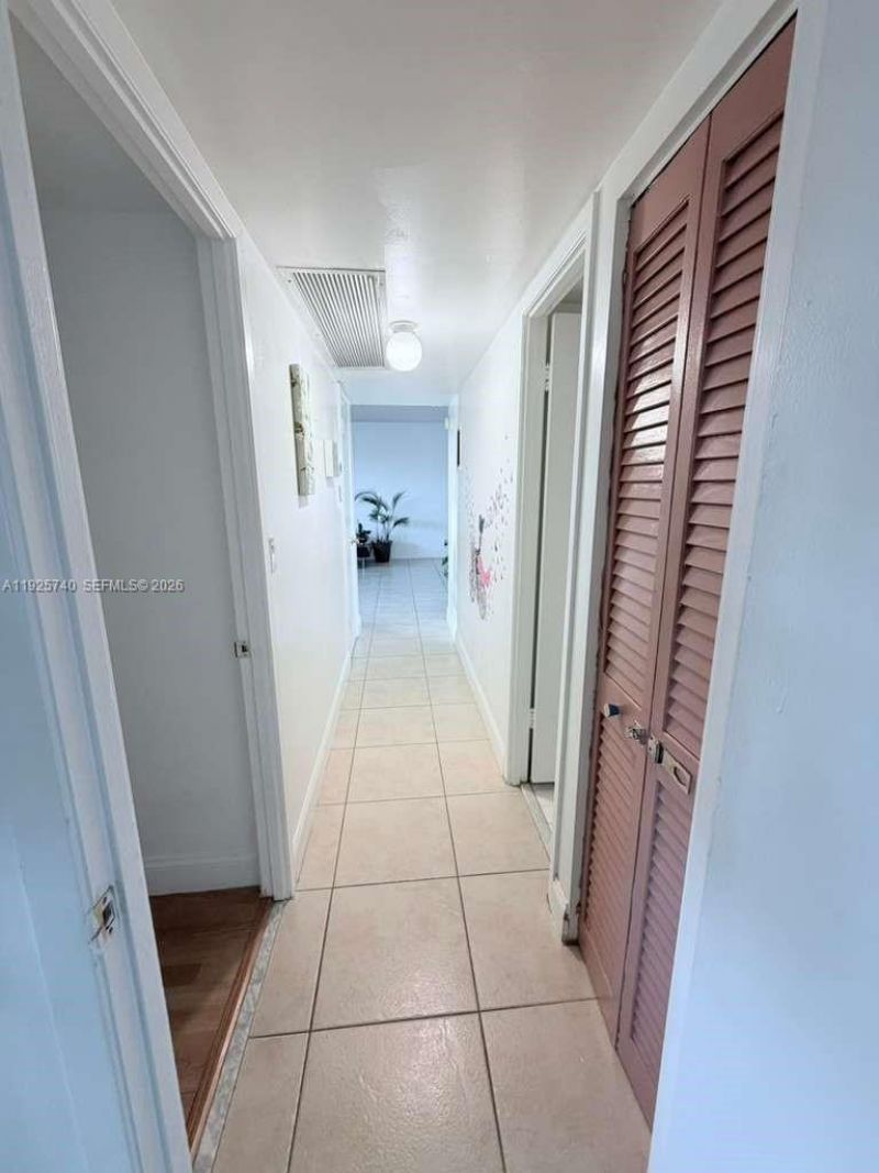 401 Golden Isles Dr, Unit 512, Hallandale Beach, FL 33009 Photo