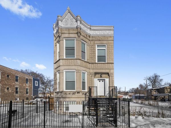 3824 W Fulton Street, Chicago, IL 60624