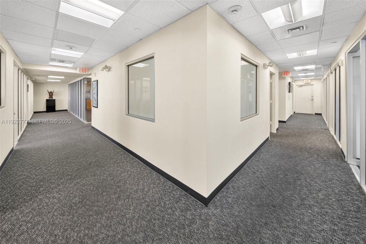 1680 Michigan Ave, Unit PH1A-PH1D, Miami Beach, FL 33139 Photo