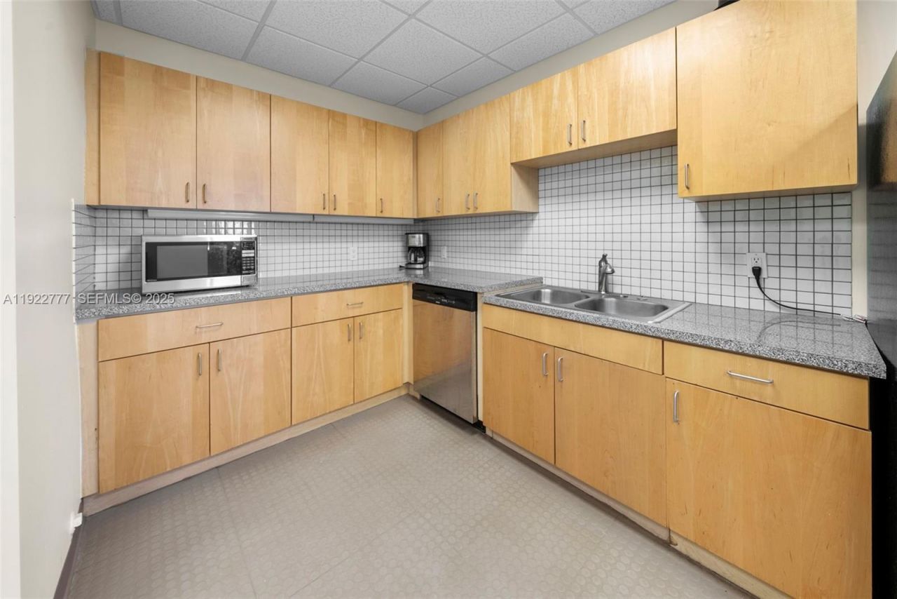 1680 Michigan Ave, Unit PH1A-PH1D, Miami Beach, FL 33139 Photo