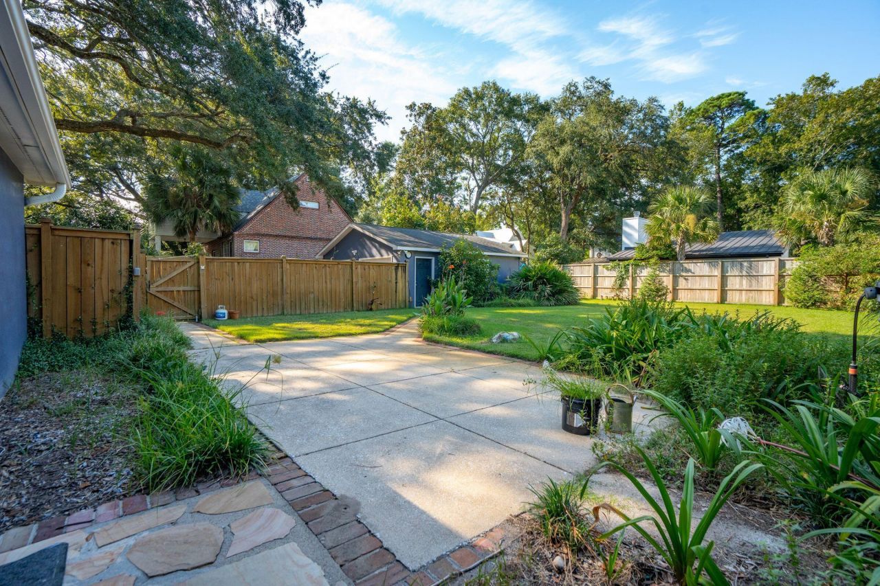 1409 Barbara Street Photo 5