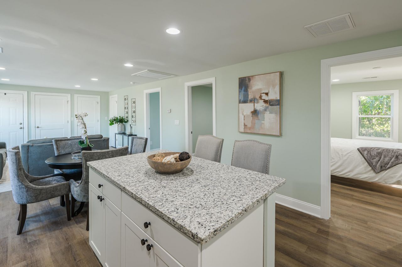 2213 Crosby Avenue Photo 5