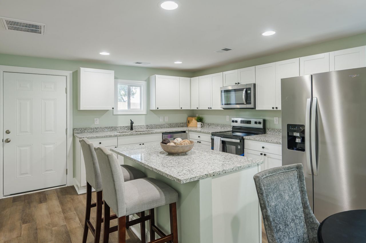 2213 Crosby Avenue Photo 6