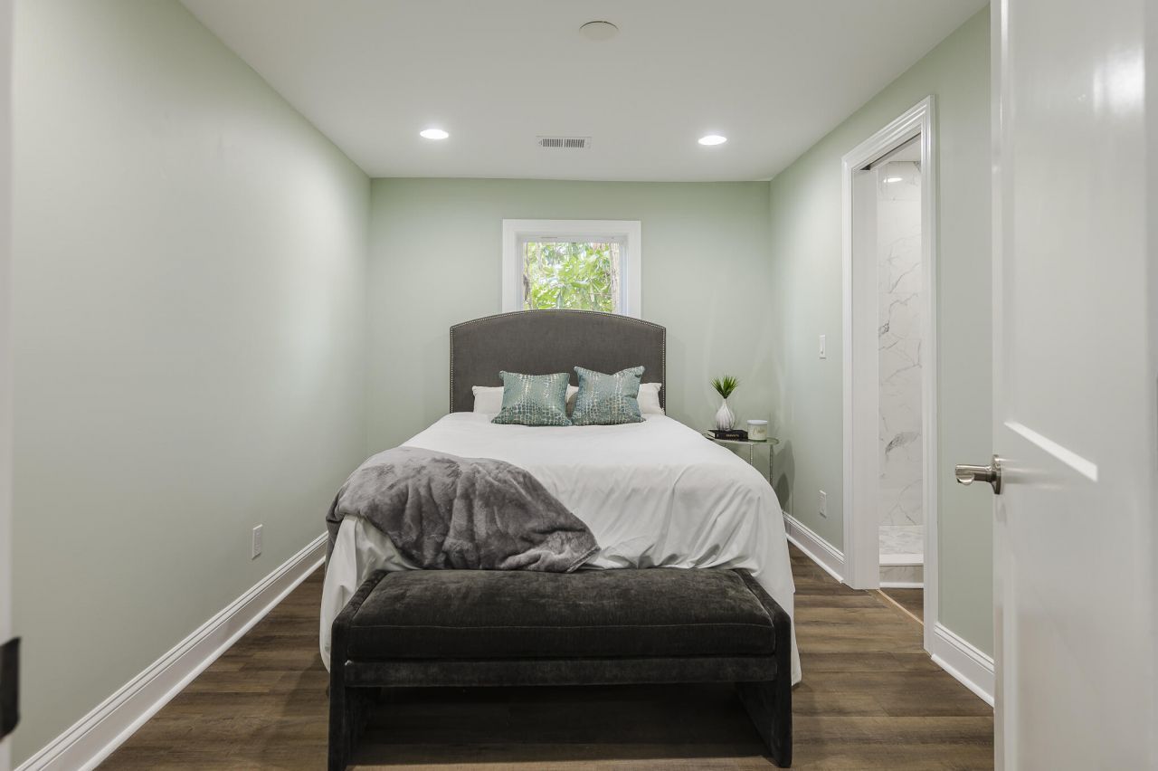 2213 Crosby Avenue Photo 9