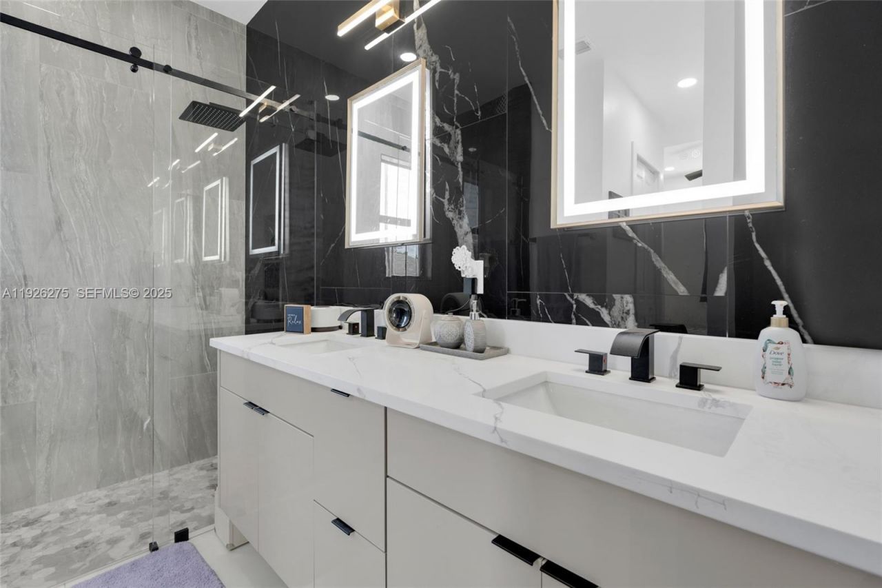 2250 10th Ter, Lehigh Acres, FL 33936 Photo